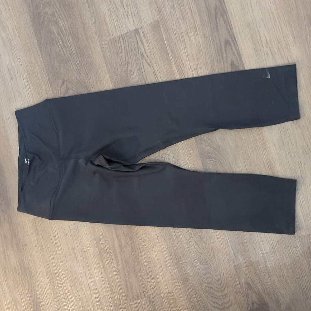 Nike Dri-Fit Capri Leggings Size Medium